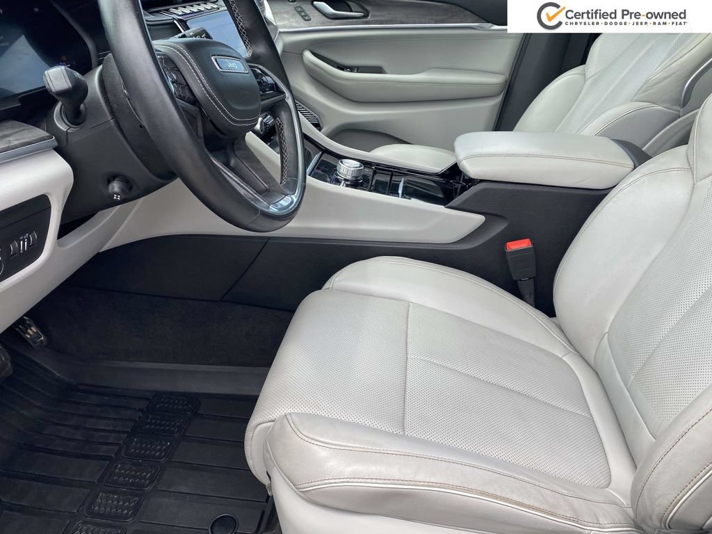 Used 2021 Jeep Grand Cherokee L Overland w/ Luxury Tech Group IV AWD/4WD image 17
