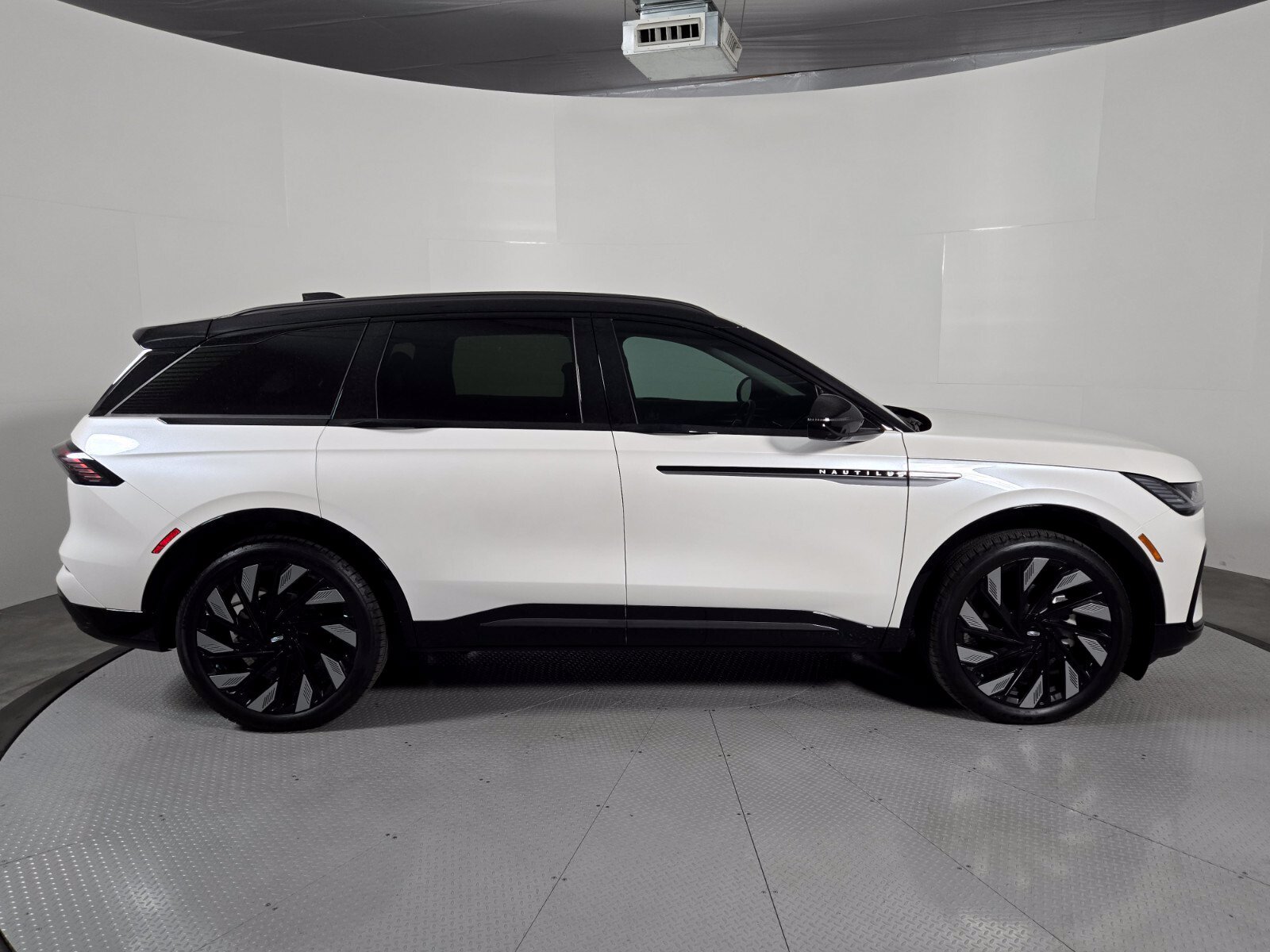New 2026 Lincoln Nautilus Reserve AWD/4WD image 3
