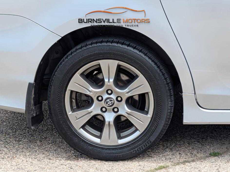 Used 2019 Toyota Sienna SE Premium AWD/4WD image 9