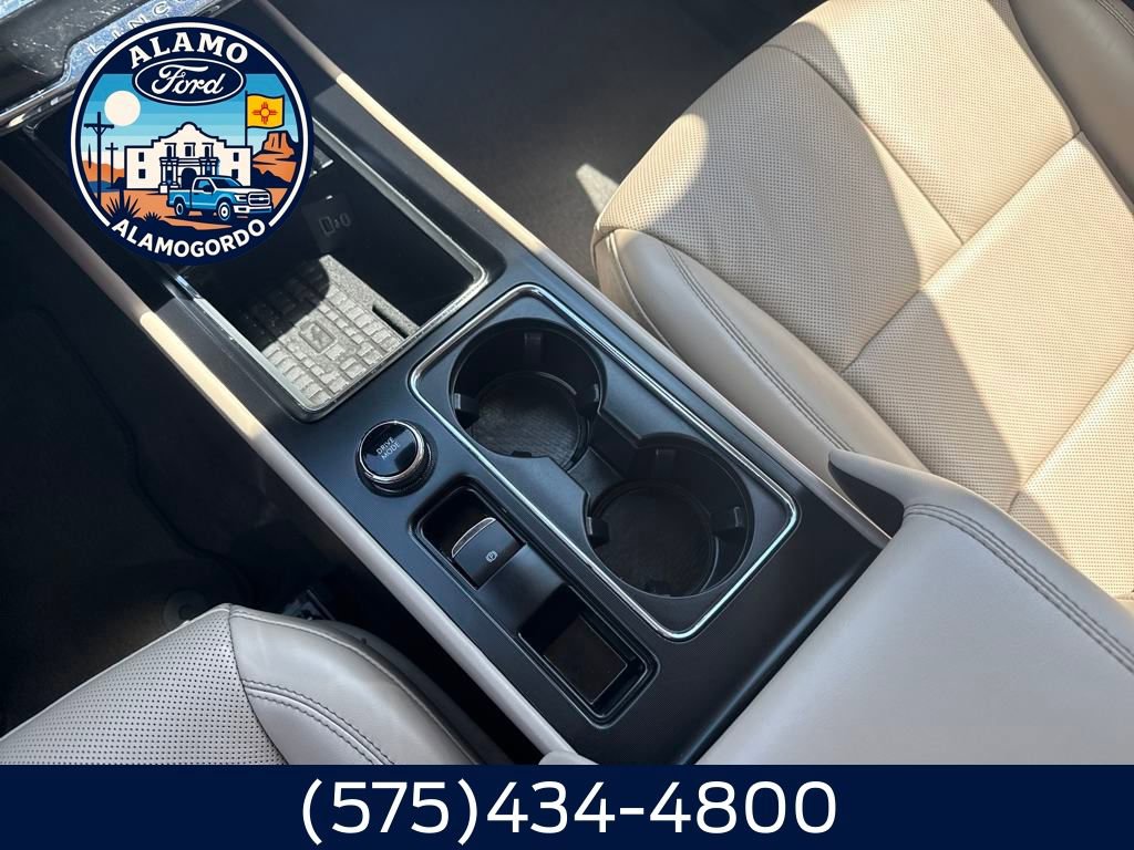 Used 2024 Lincoln Corsair Reserve w/ Equipment Group 201A image 10