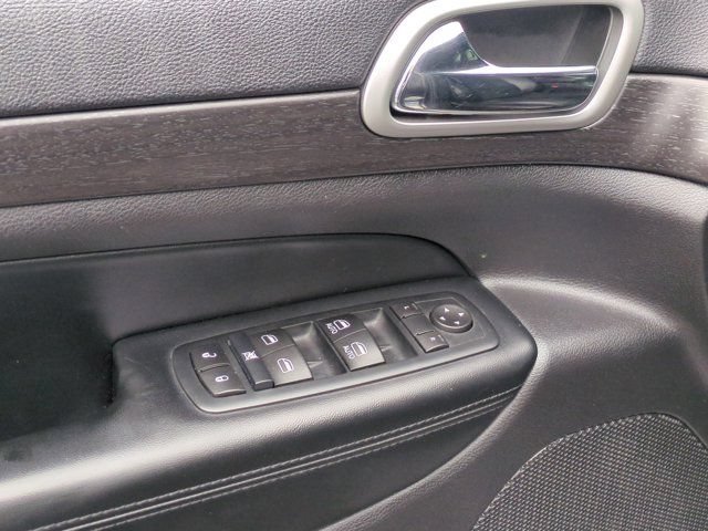 Used 2017 Jeep Grand Cherokee Altitude AWD/4WD image 15