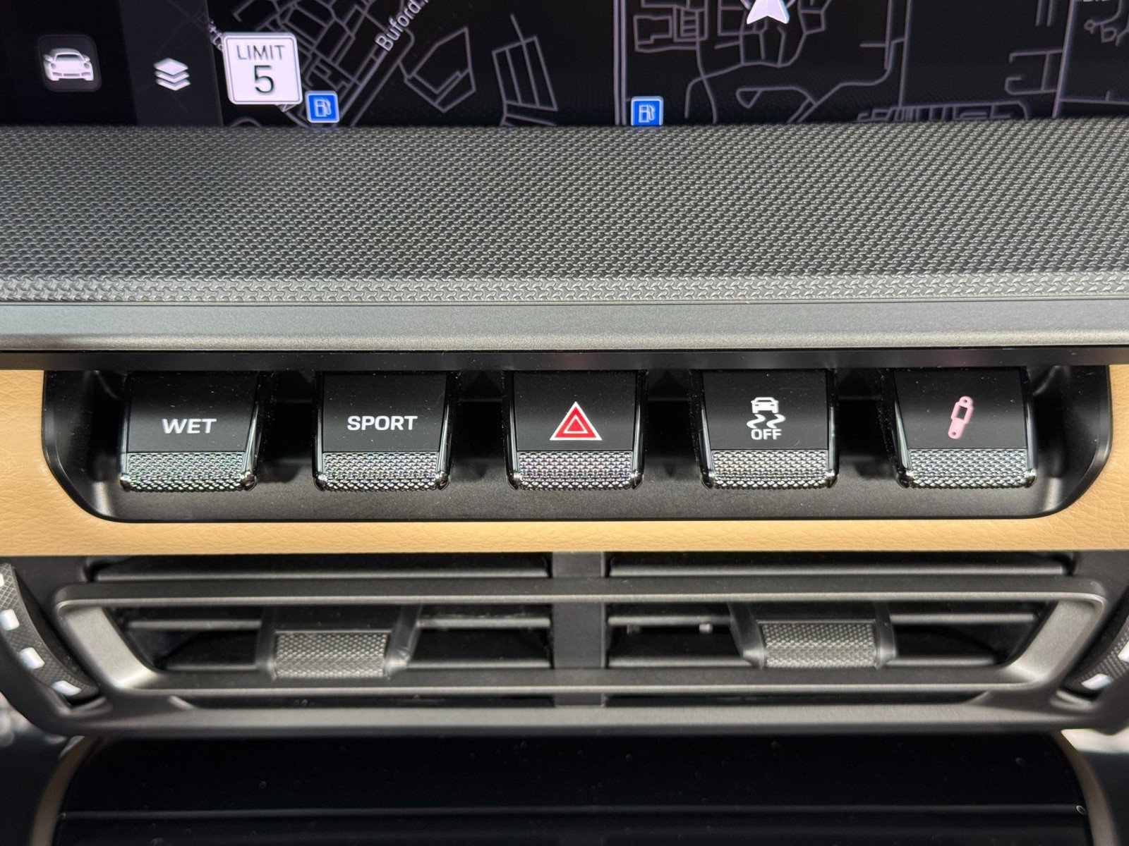 Used 2024 Porsche 911 Carrera image 31