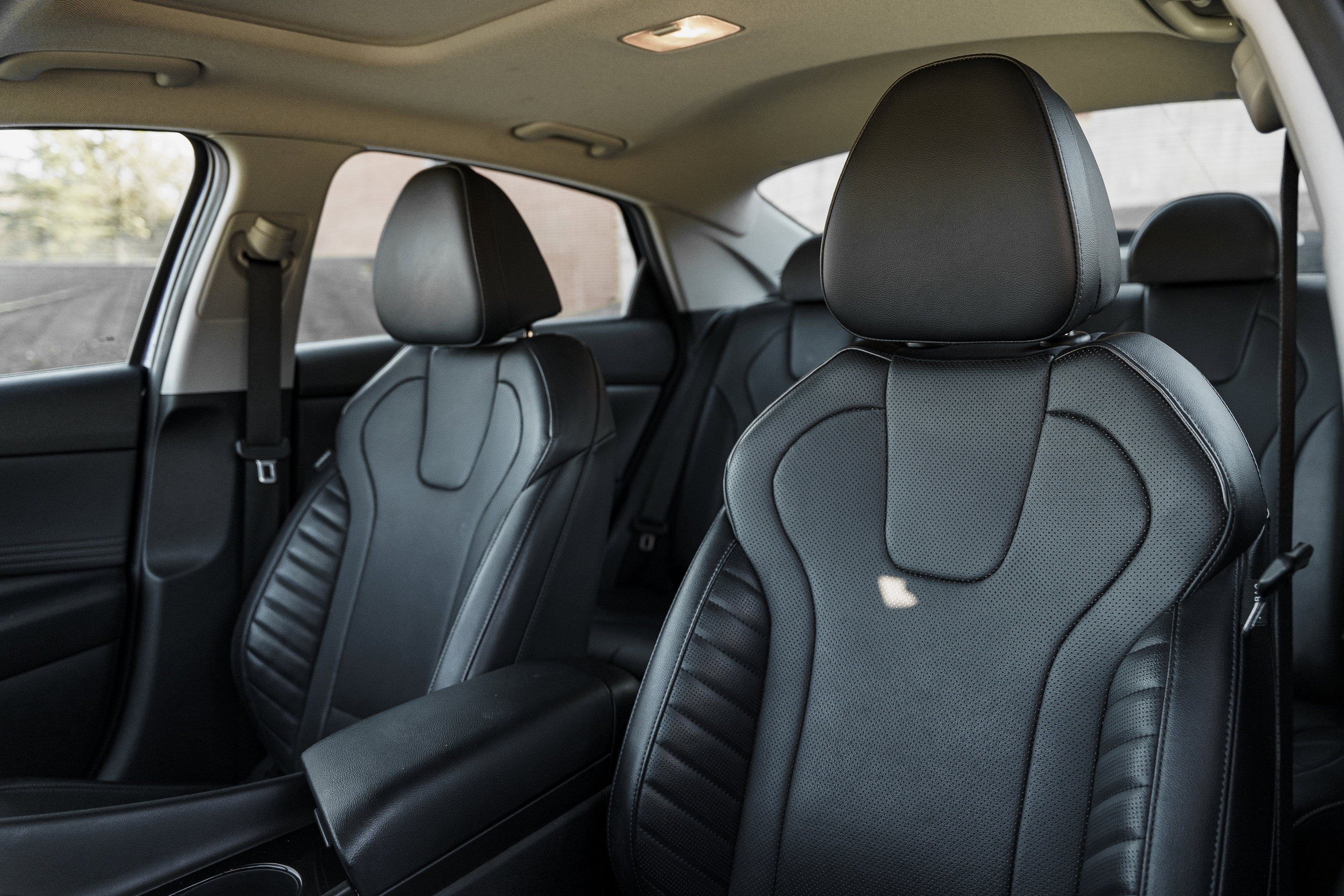 Used 2023 Hyundai Elantra Limited image 19