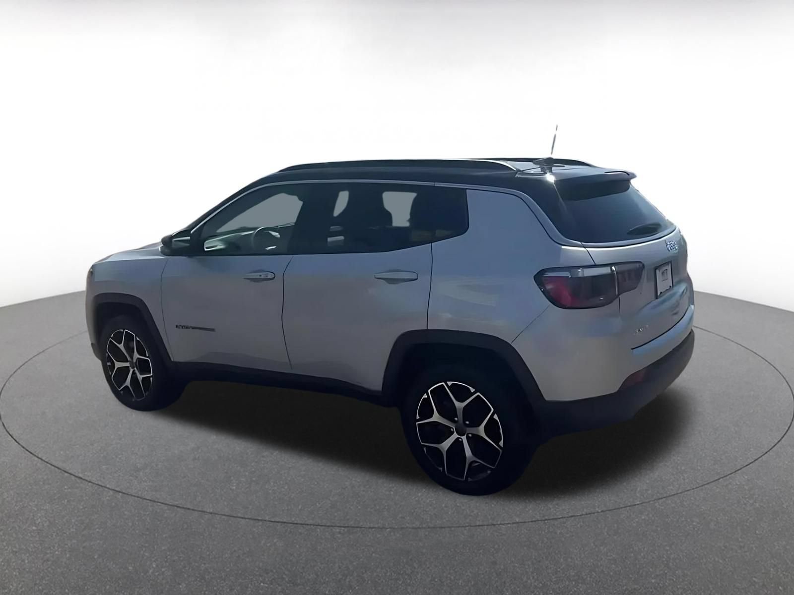 Used 2025 Jeep Compass Limited AWD/4WD image 10