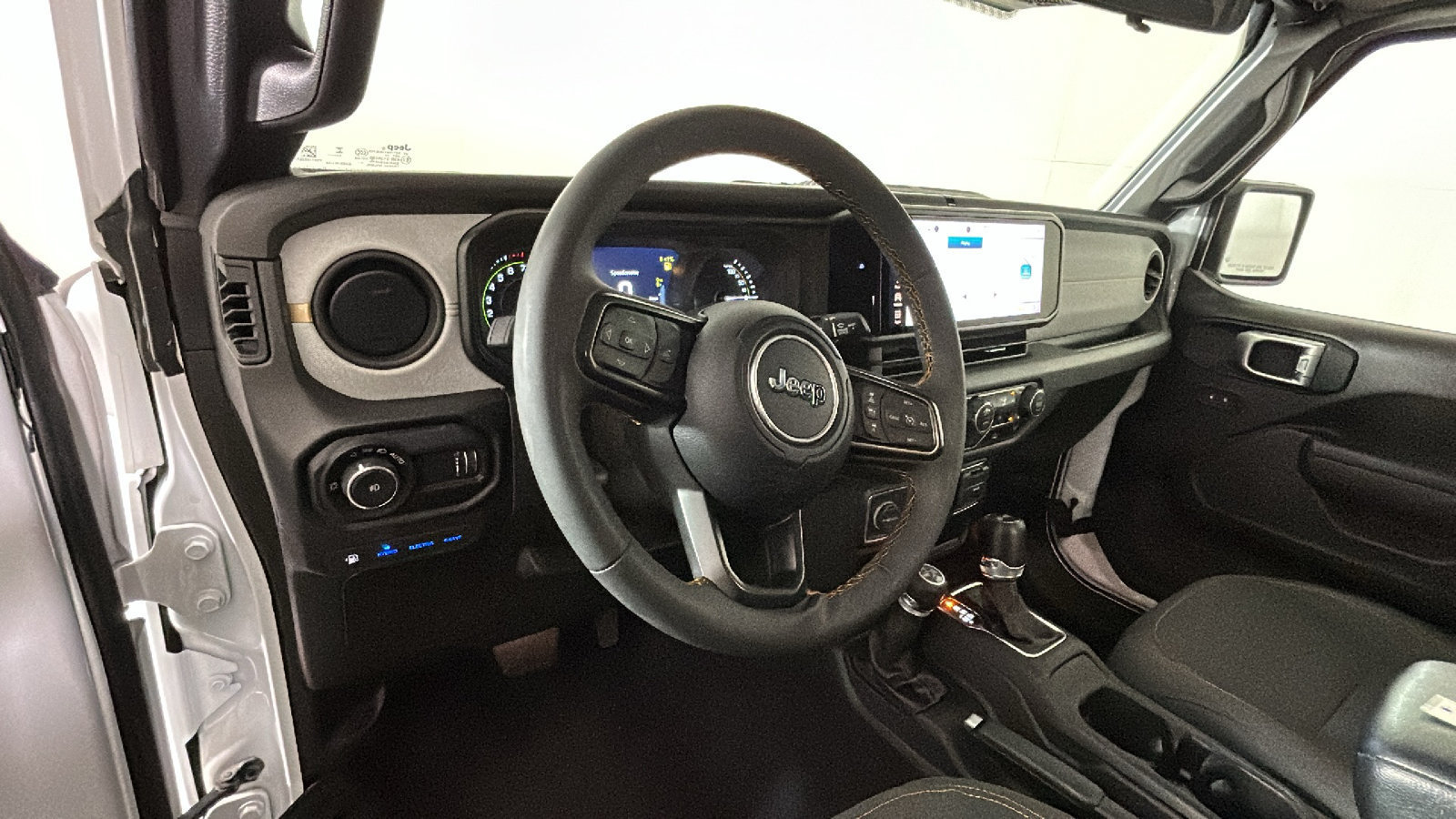 Used 2024 Jeep Wrangler Unlimited w/ Convenience Group AWD/4WD image 16