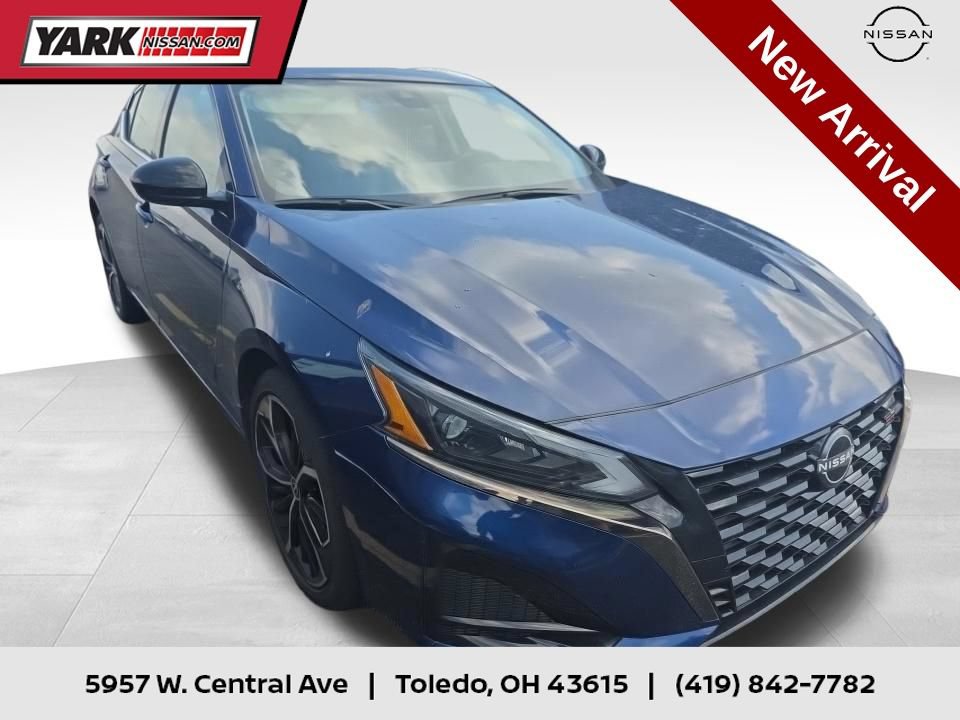 Certified 2023 Nissan Altima 2.5 SR w/ SR Premium Package AWD/4WD image 1