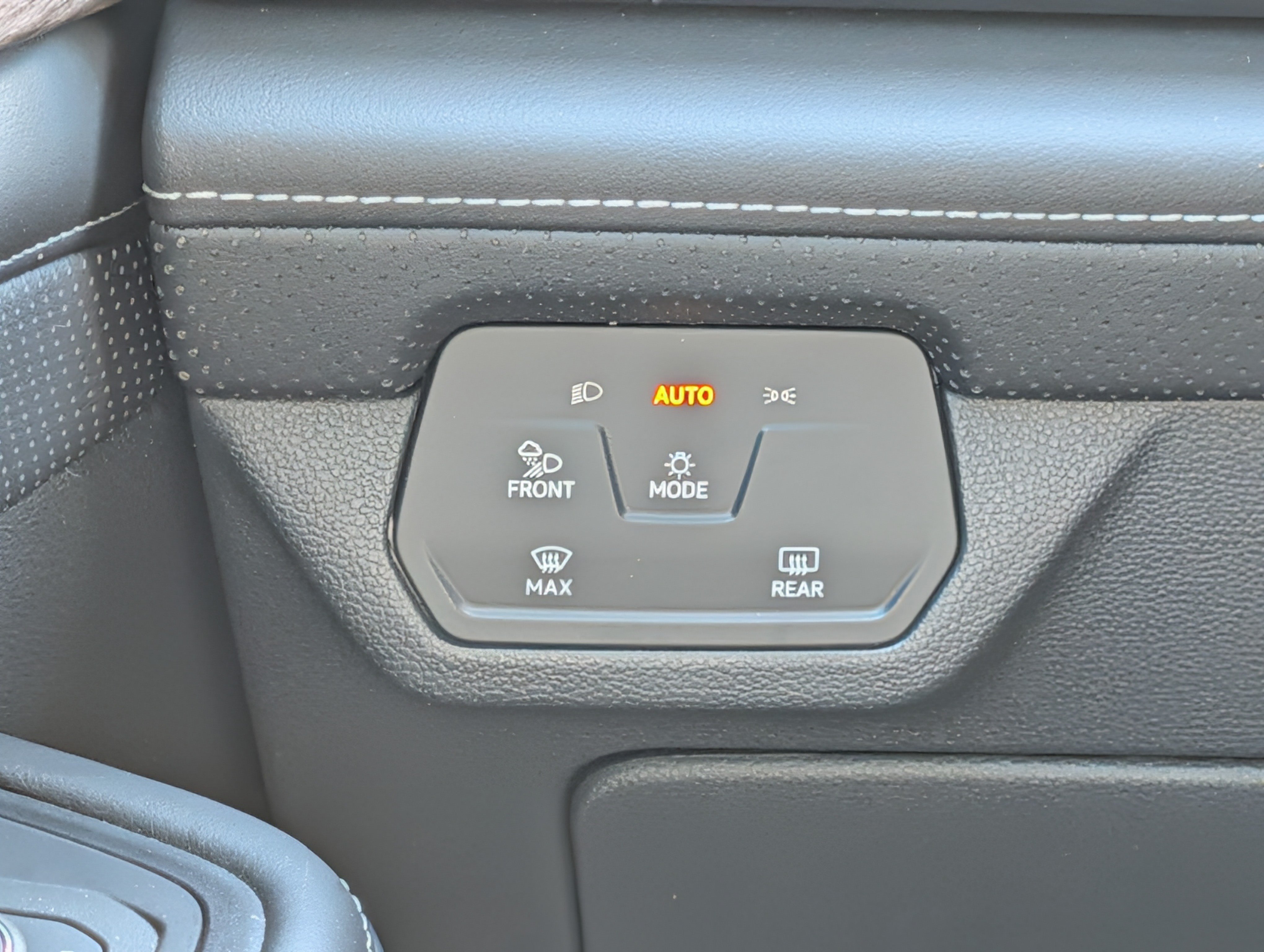 Certified 2024 Volkswagen Atlas SEL AWD/4WD image 26