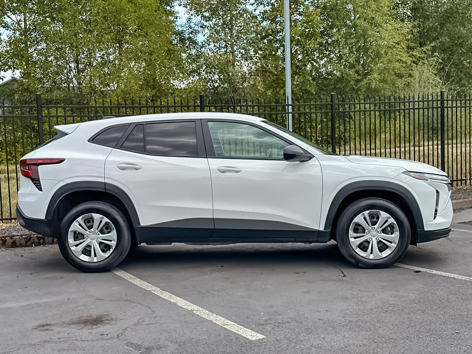 Used 2025 Chevrolet Trax LS FWD image 3