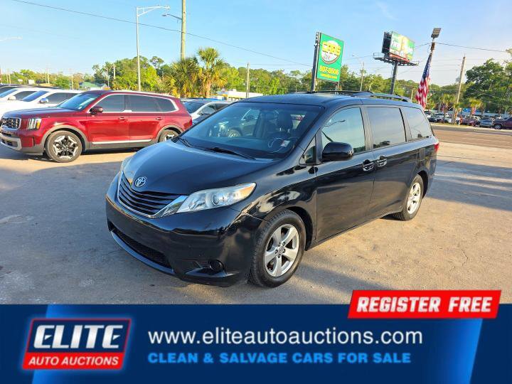 Used 2015 Toyota Sienna LE FWD image 4