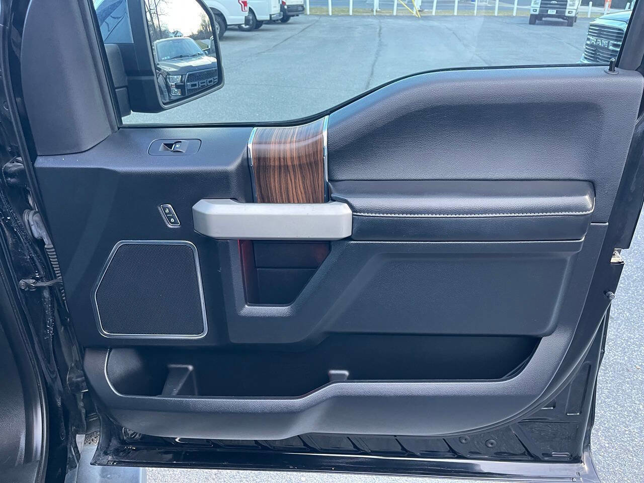 Used 2017 Ford F150 Lariat image 38