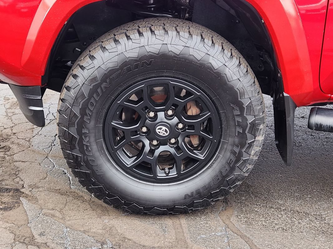 Used 2019 Toyota Tacoma SR5 AWD/4WD image 14