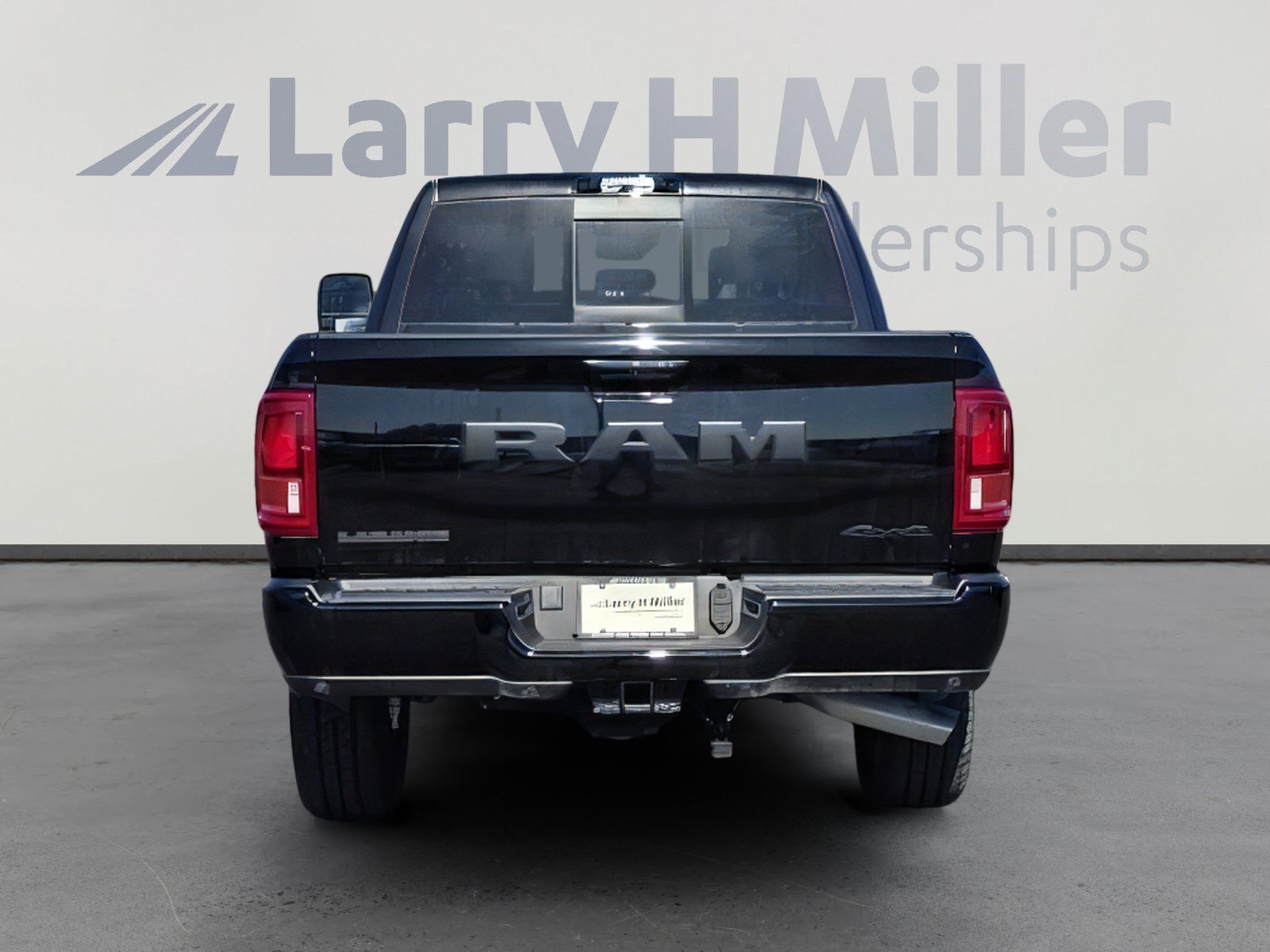 New 2025 RAM 2500 Laramie AWD/4WD image 4