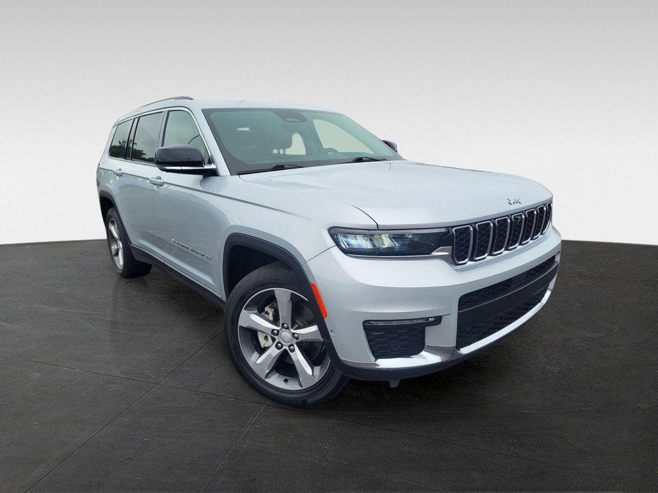 Used 2021 Jeep Grand Cherokee L Limited w/ Luxury Tech Group II image 2