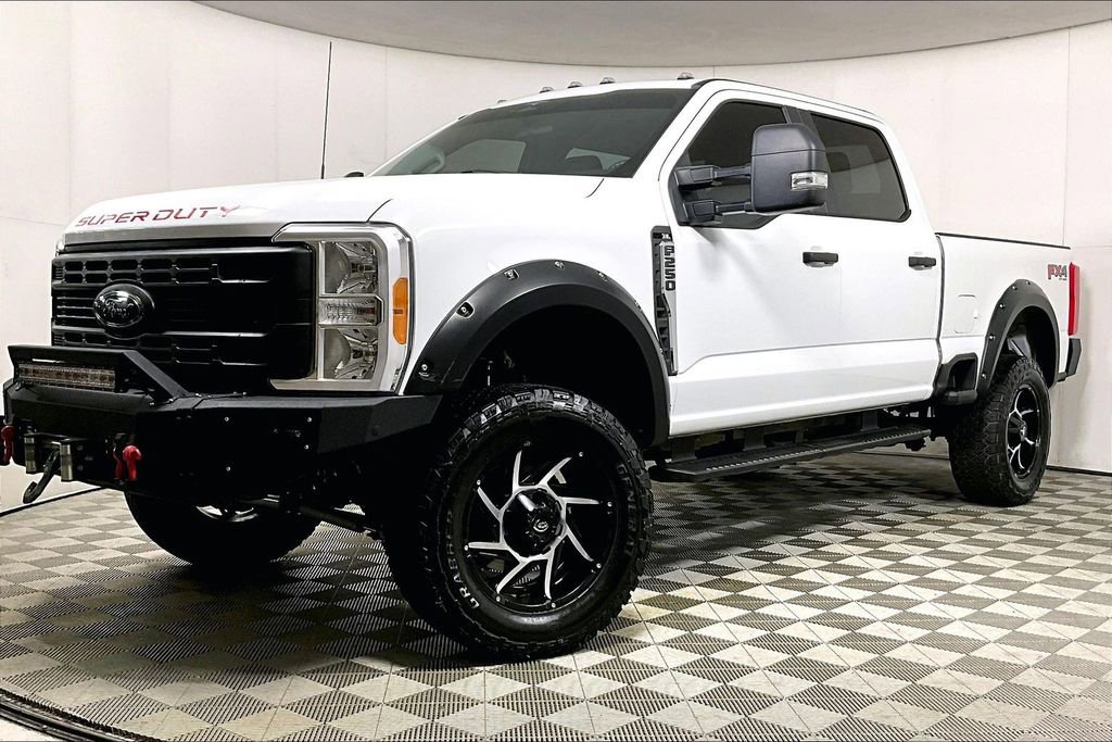 Used 2023 Ford F250 XL w/ FX4 Off-Road Package image 2