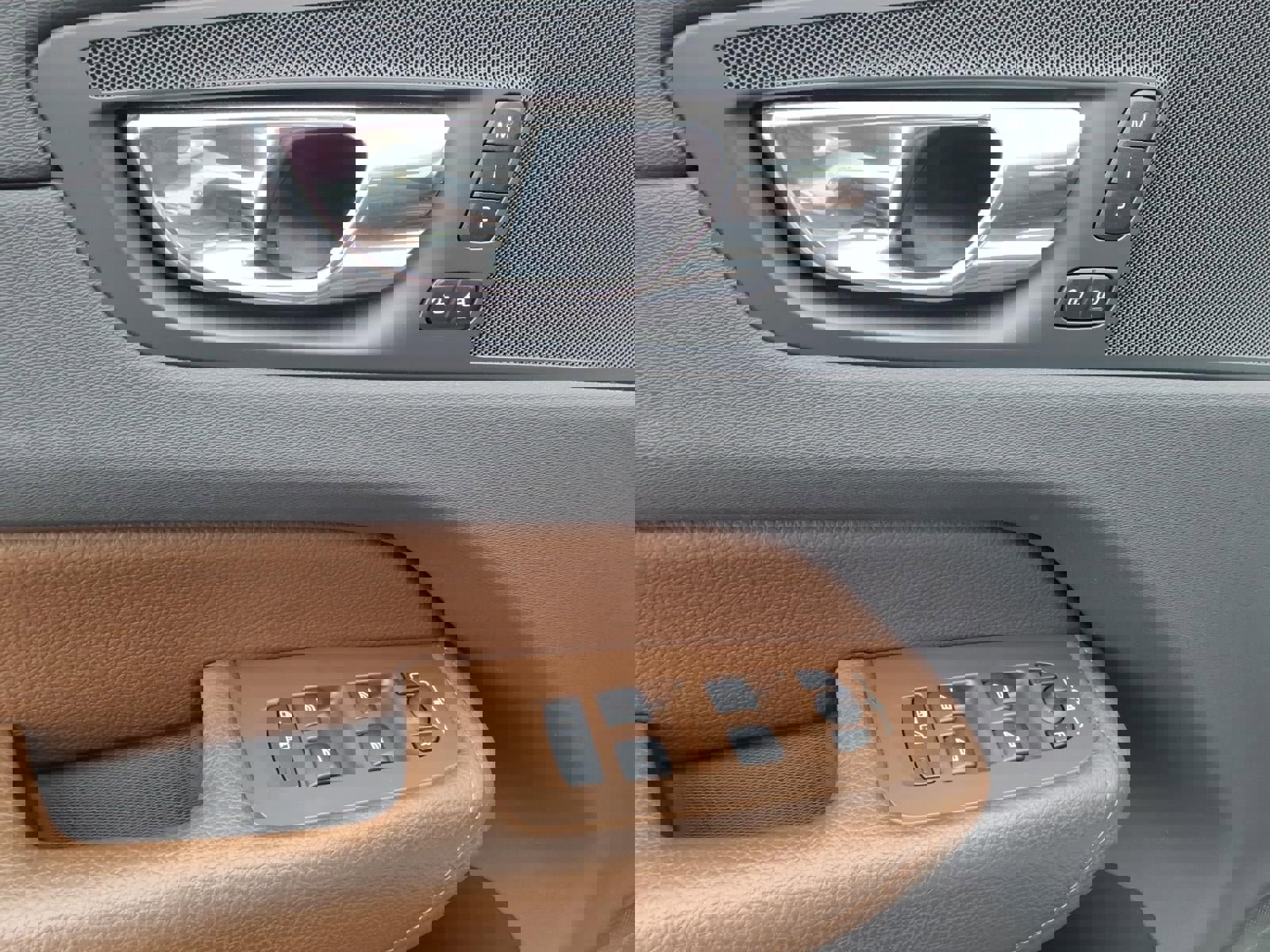 Used 2019 Volvo XC60 T5 Momentum w/ Premium Package image 19