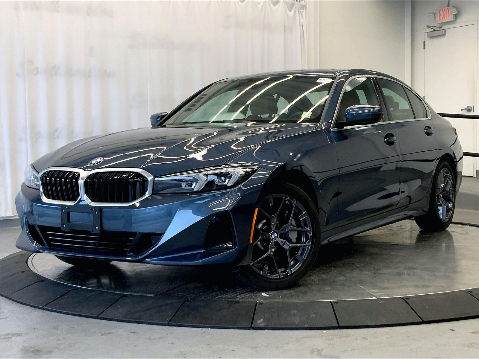 Used 2025 BMW 330i xDrive Sedan w/ M Sport Package AWD/4WD image 1
