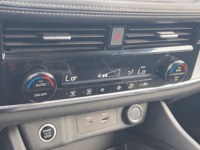 Used 2021 Nissan Rogue SV FWD image 26
