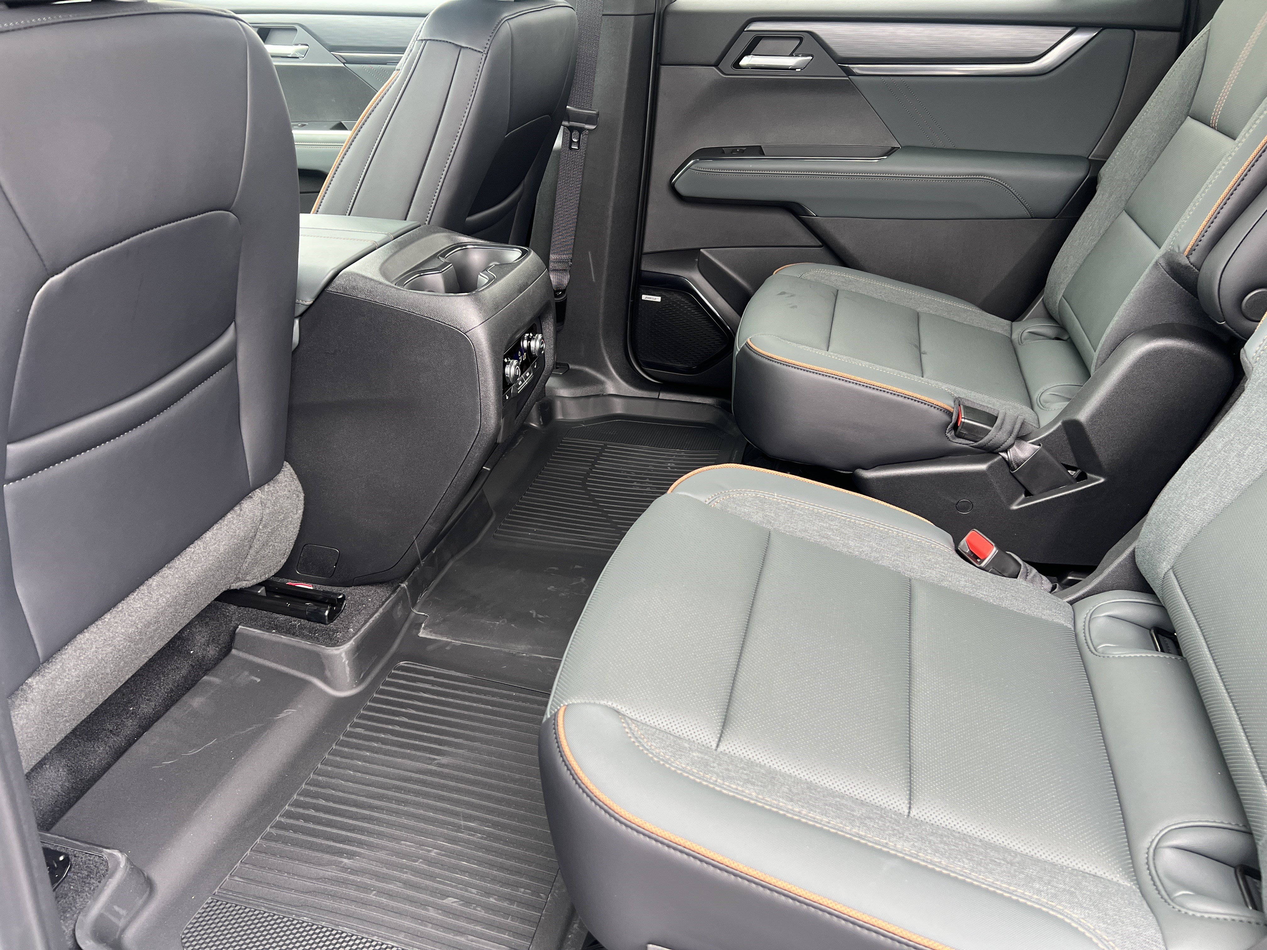 New 2026 GMC Acadia AT4 w/ Super Cruise Package AWD/4WD image 17