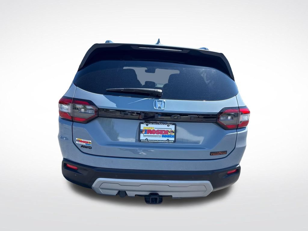 Certified 2025 Honda Pilot TrailSport image 4