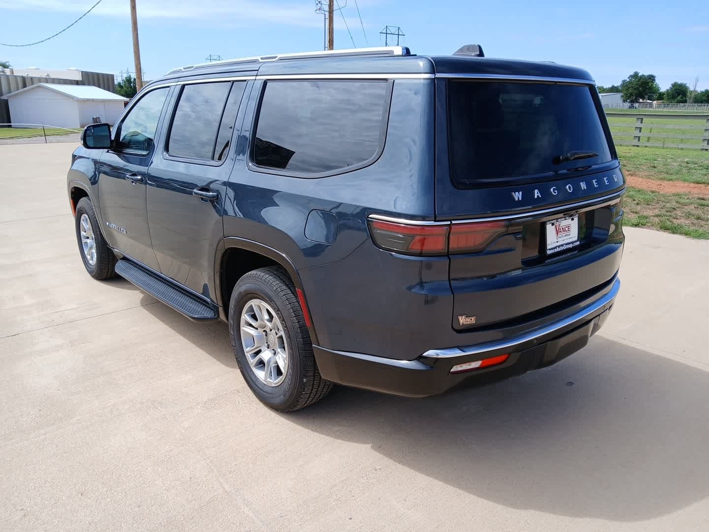 Used 2024 Jeep Wagoneer 4WD image 3