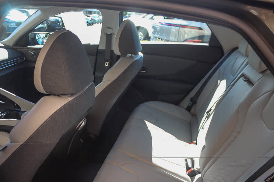 Certified 2026 Hyundai Elantra Limited FWD image 23