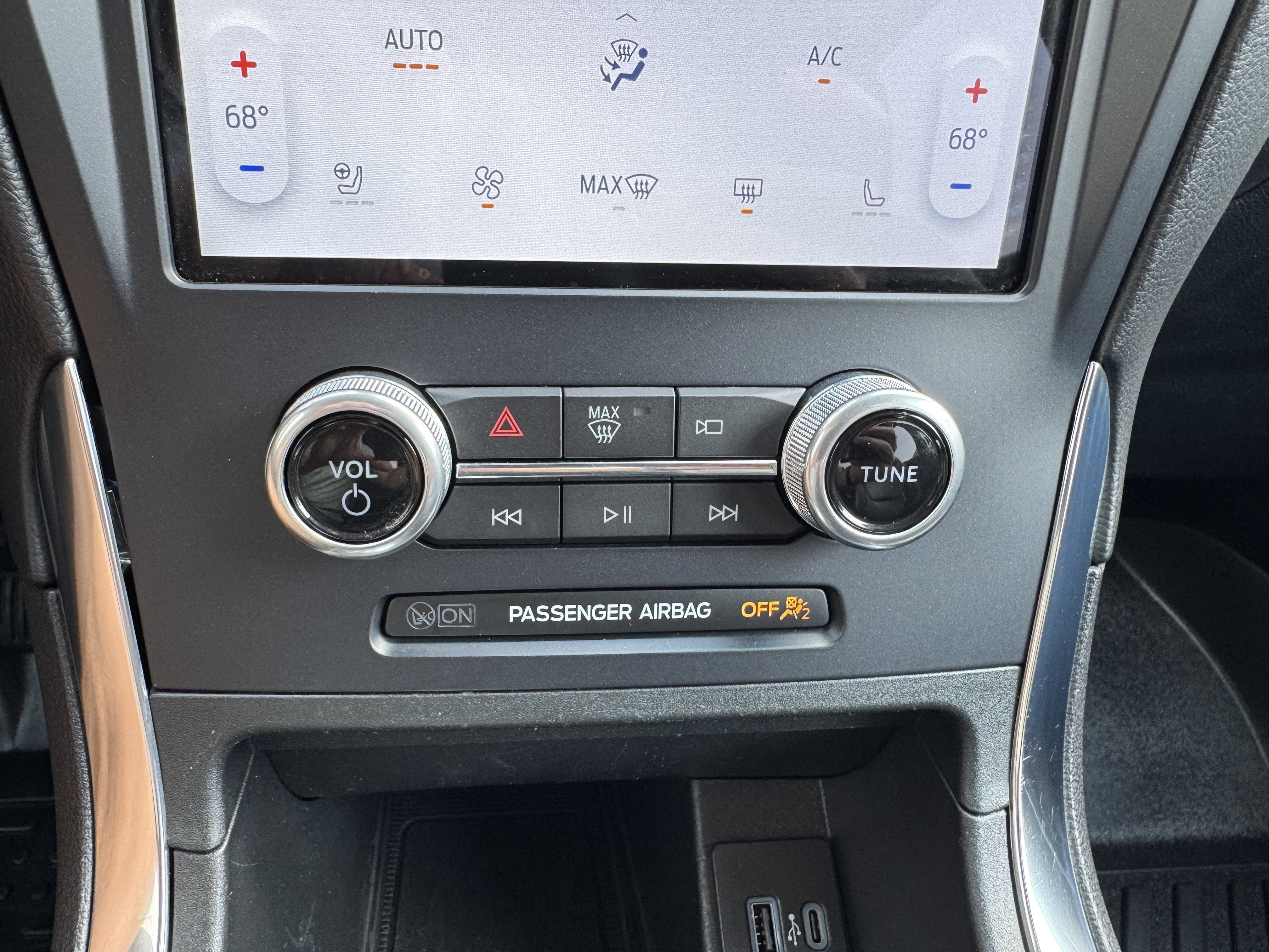 Used 2023 Ford Edge Titanium AWD/4WD image 18