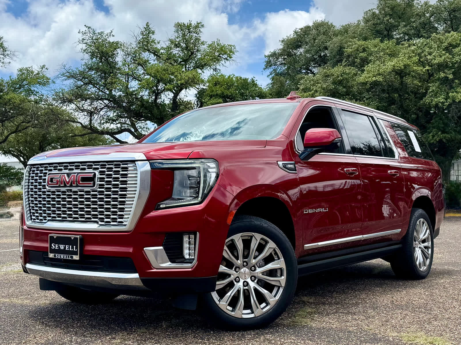 Certified 2022 GMC Yukon XL Denali w/ Denali Premium Package AWD/4WD image 1
