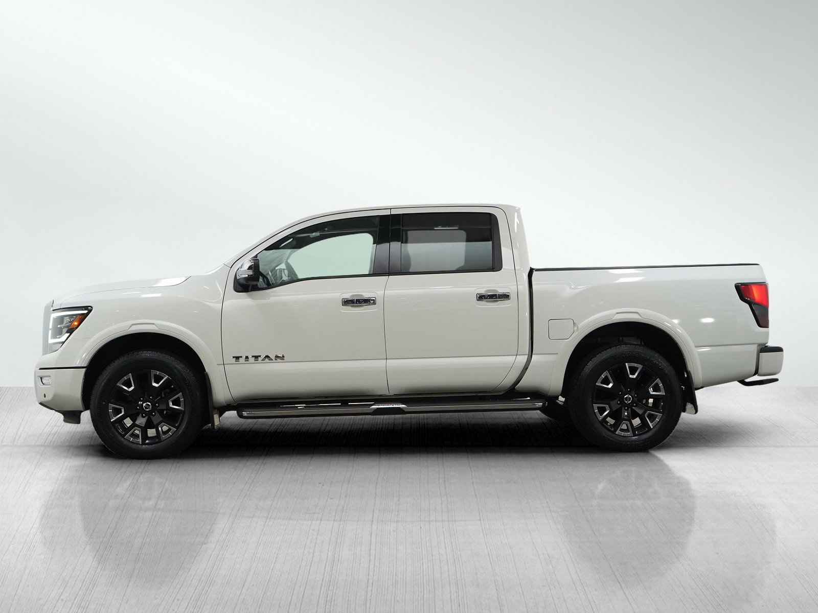 Used 2021 Nissan Titan Platinum Reserve w/ Moonroof Package image 2