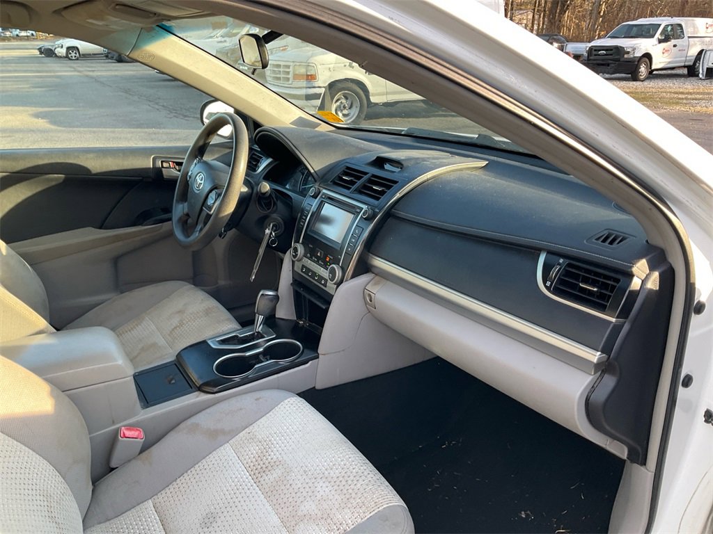 Used 2013 Toyota Camry LE image 11