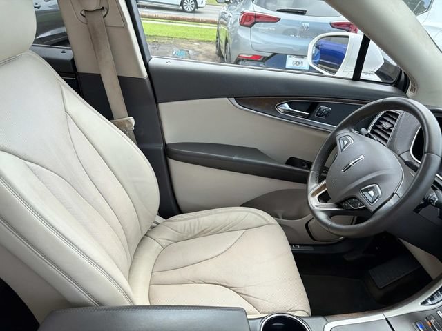 Used 2016 Lincoln MKX Reserve w/ Cargo Utility Package FWD image 14