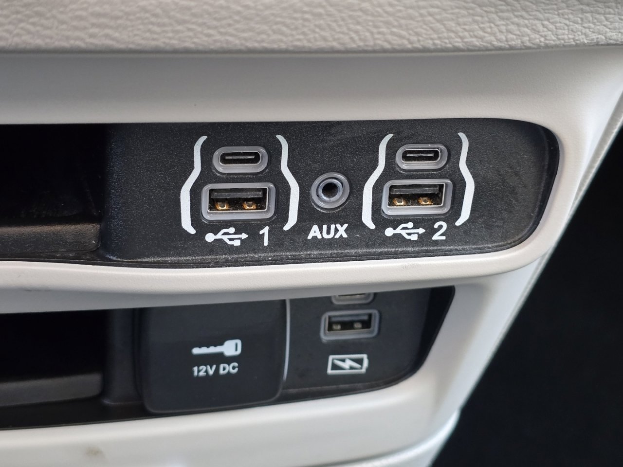 Used 2022 Chrysler Pacifica Touring-L image 8