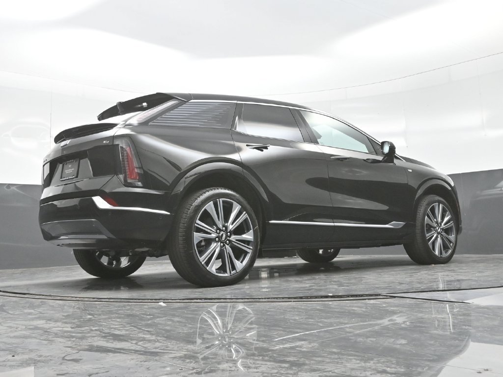 New 2027 Cadillac Optiq Premium Luxury w/ LPO, Floor Liner Package AWD/4WD image 24