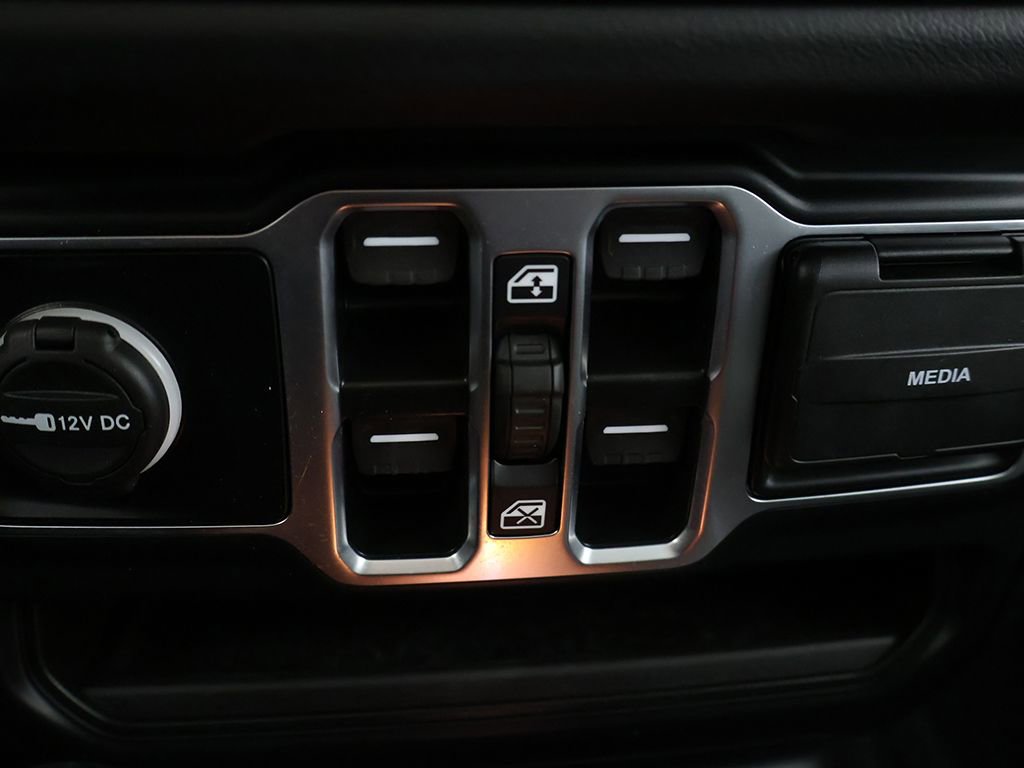 Used 2025 Jeep Wrangler Unlimited Sahara AWD/4WD image 46
