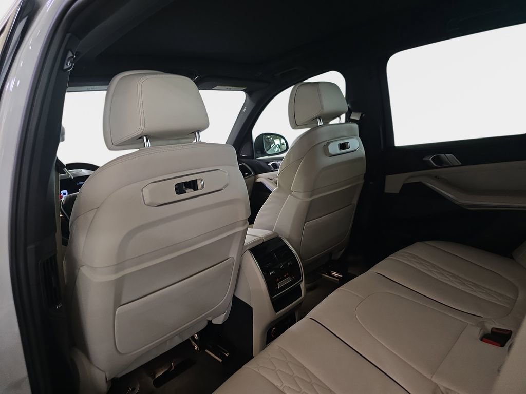 Used 2024 BMW X5 sDrive40i w/ Premium Package image 16