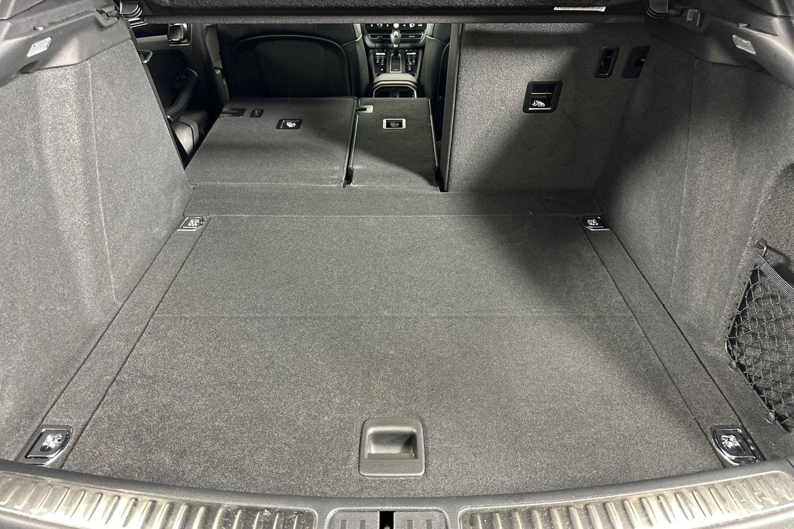 Used 2025 Porsche Macan w/ Premium Package Plus image 14