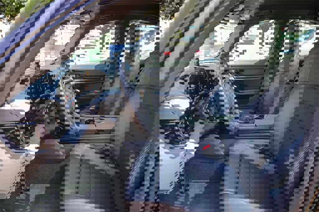 Used 2022 Porsche Taycan 4S image 15