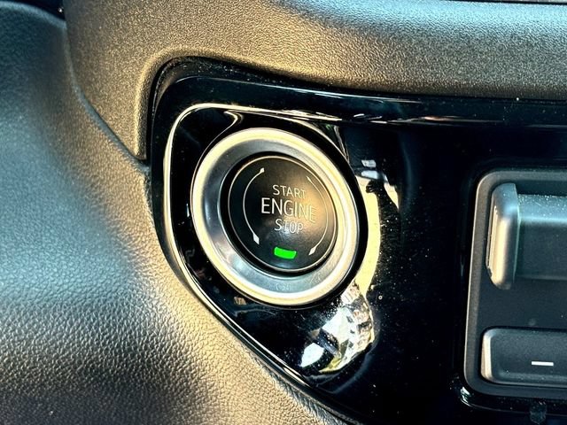 Used 2024 Chevrolet Silverado 1500 High Country w/ Technology Package AWD/4WD image 17