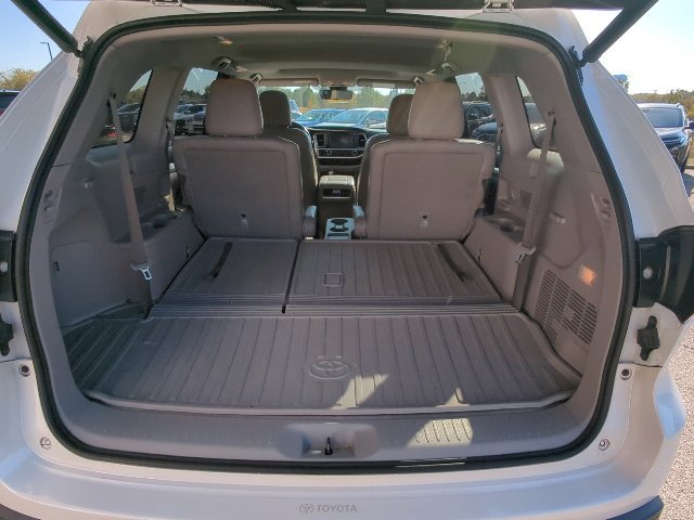 Used 2018 Toyota Highlander XLE AWD/4WD image 36