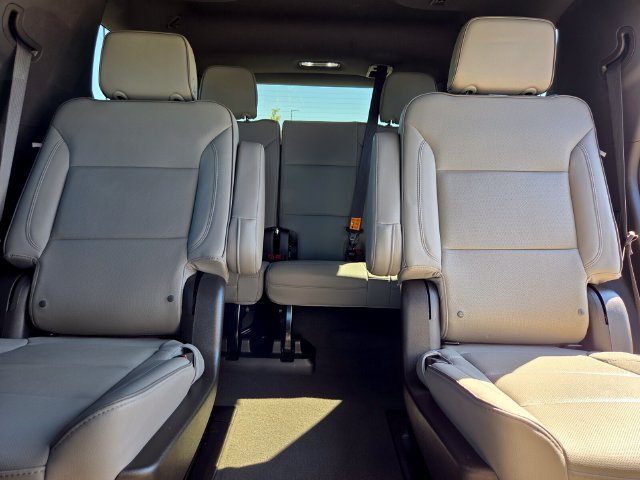 Used 2024 GMC Yukon SLT w/ SLT Premium Package RWD image 14