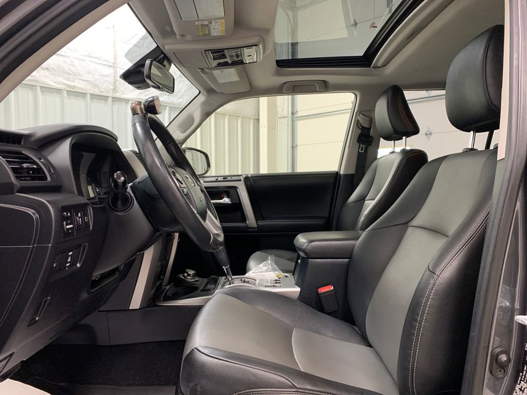 Used 2020 Toyota 4Runner SR5 Premium w/ Moonroof Package AWD/4WD image 3