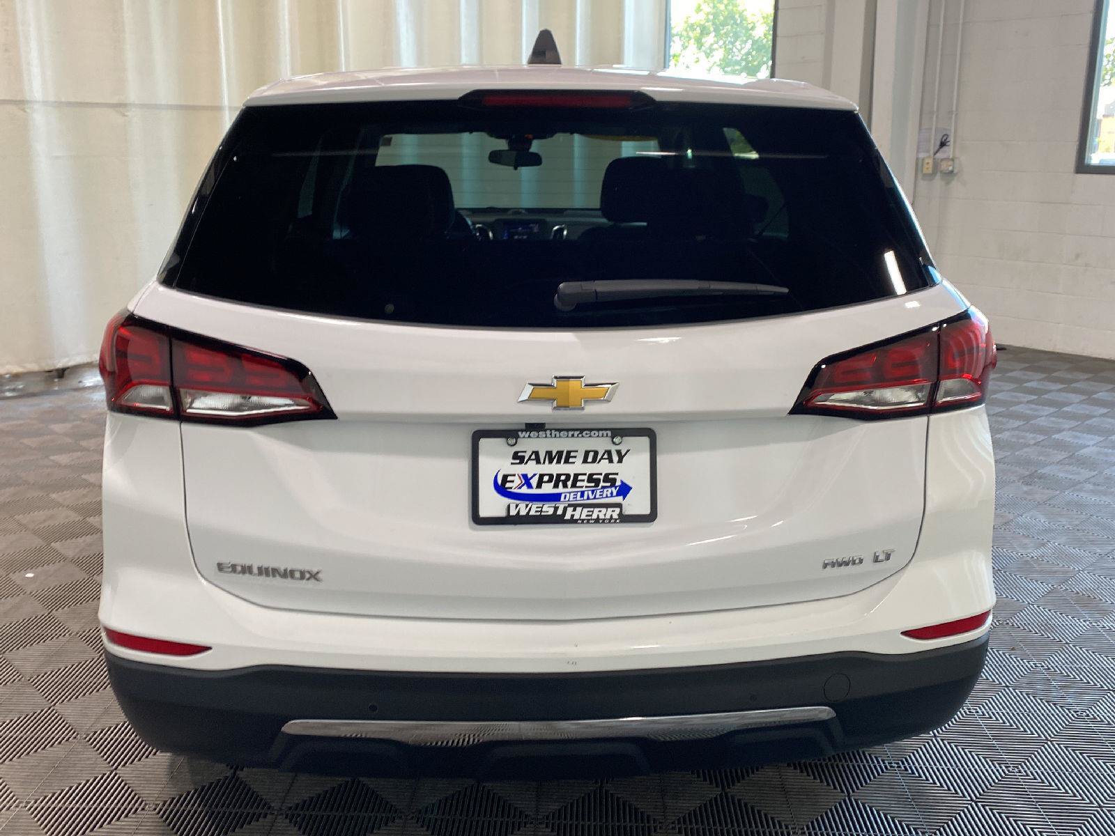 Used 2023 Chevrolet Equinox LT AWD/4WD image 4