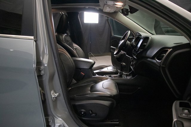 Used 2020 Jeep Cherokee Limited image 16