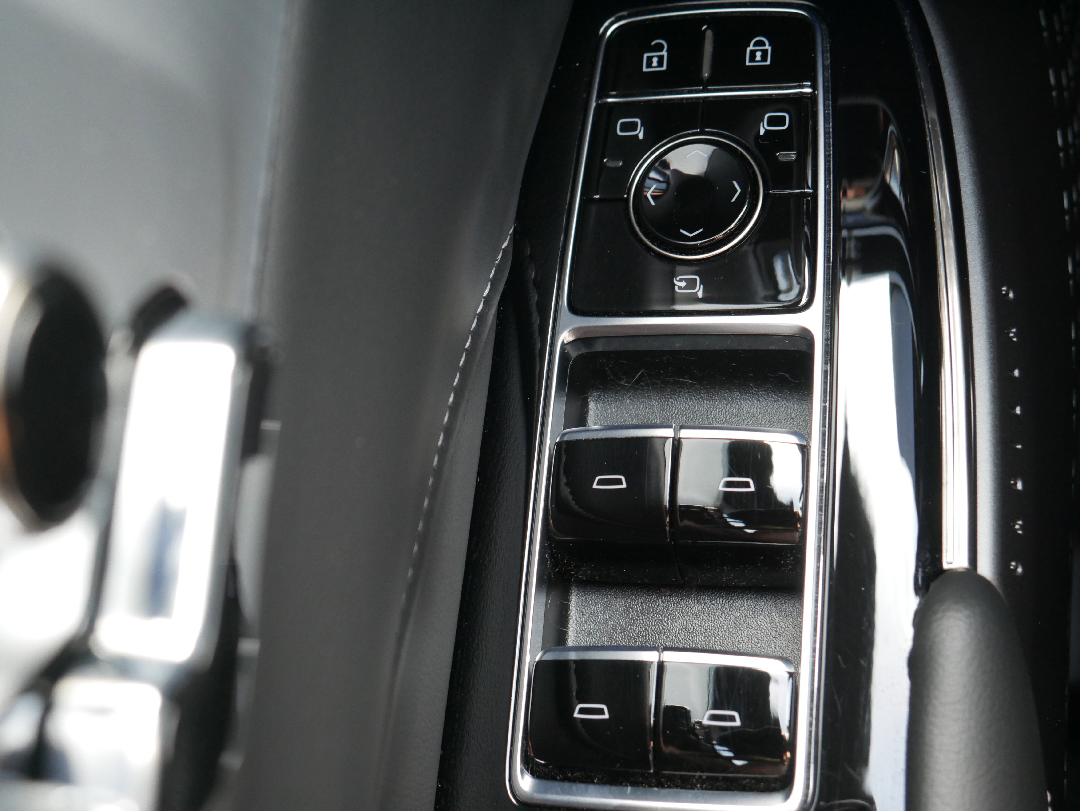 Certified 2024 Cadillac Lyriq Tech w/ Driver Assist Package image 25