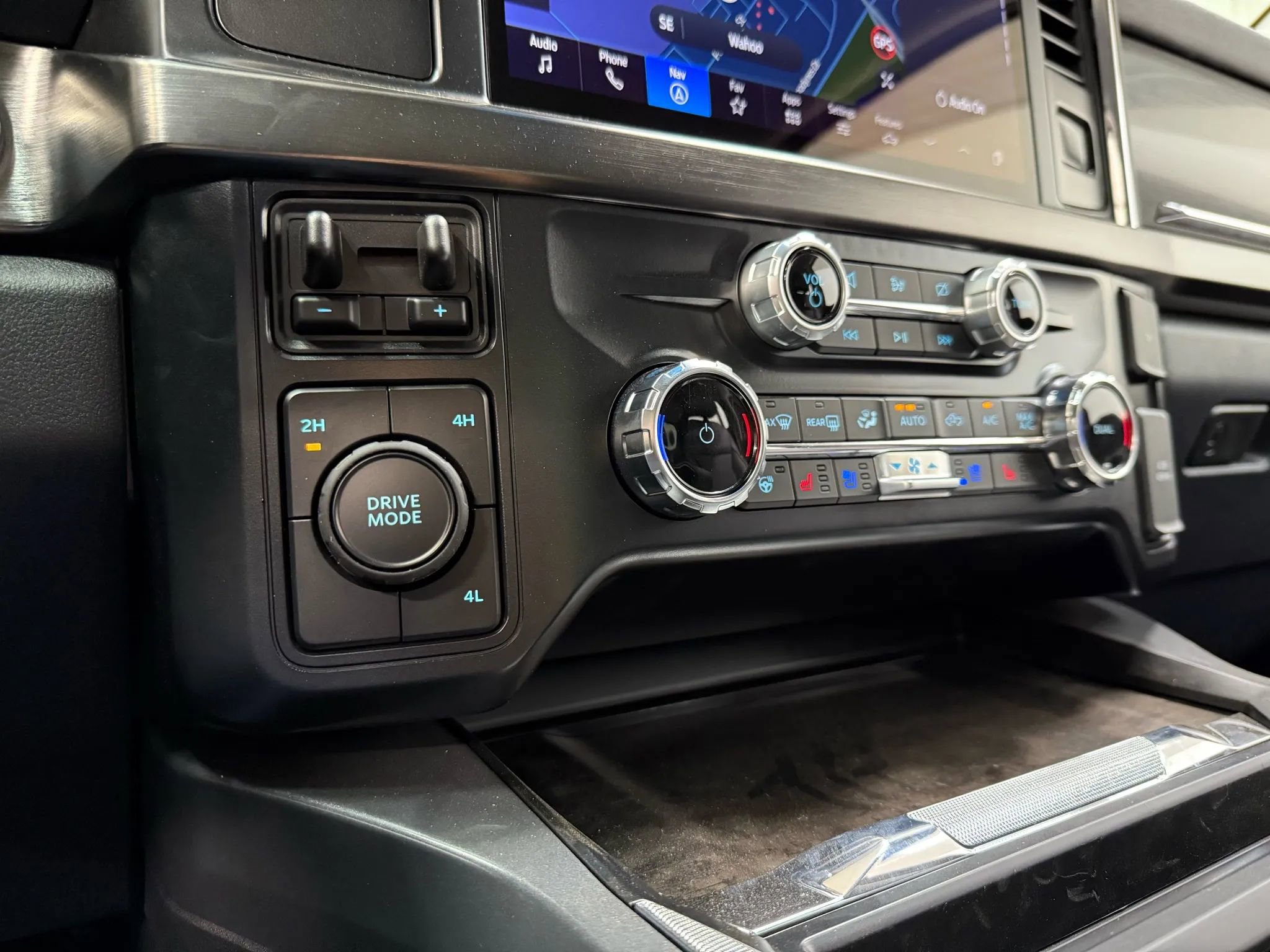 Used 2024 Ford F350 Lariat image 30