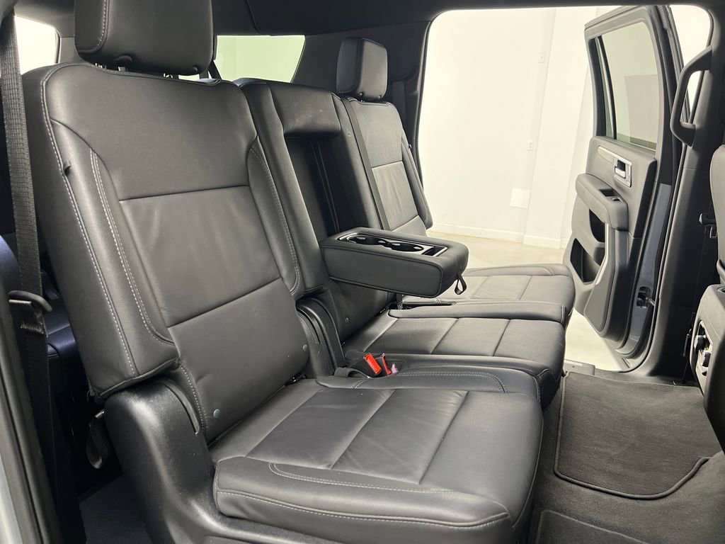 Used 2025 Chevrolet Suburban Z71 AWD/4WD image 17