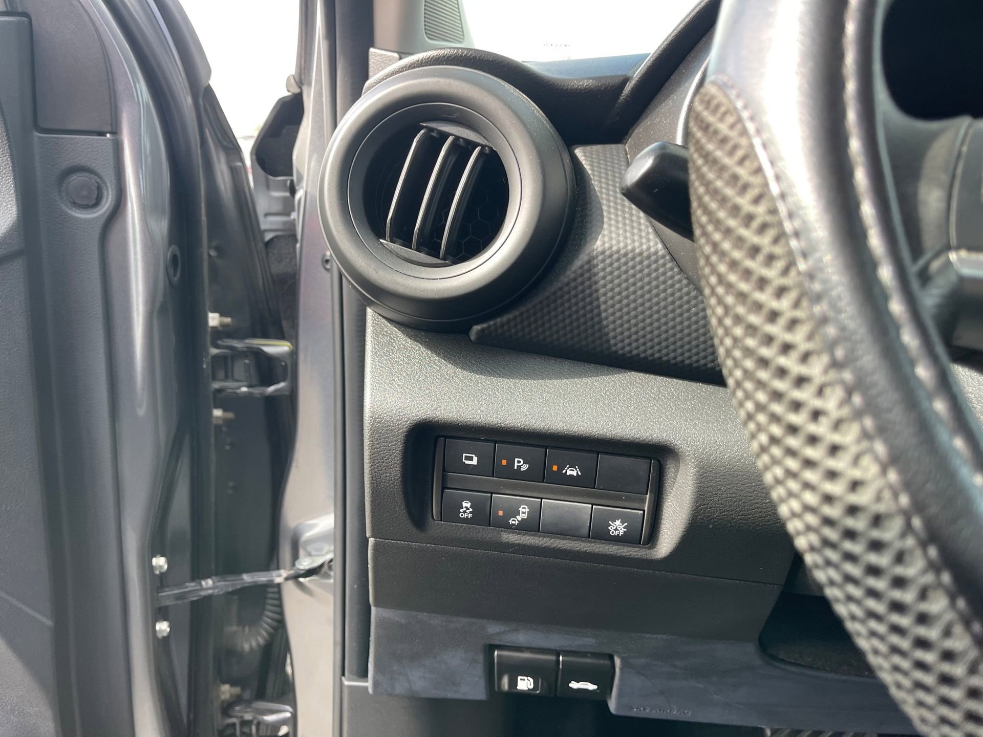 Used 2022 Nissan Kicks S FWD image 15