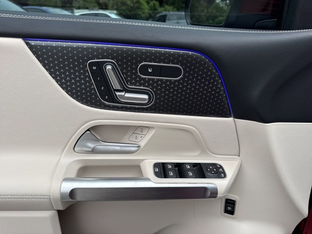 Certified 2025 Mercedes-Benz GLB 250 image 24