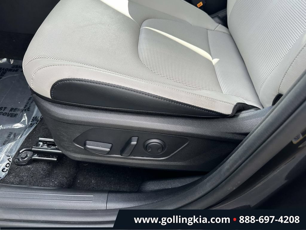 Certified 2026 Kia Sportage EX w/ EX Panorama Roof Package FWD image 17
