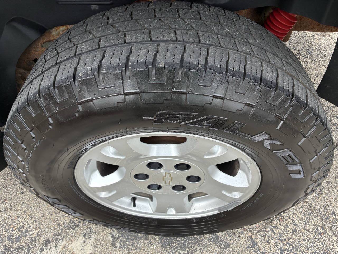Used 2005 Chevrolet Avalanche Z71 w/ Preferred Equipment Group AWD/4WD image 25