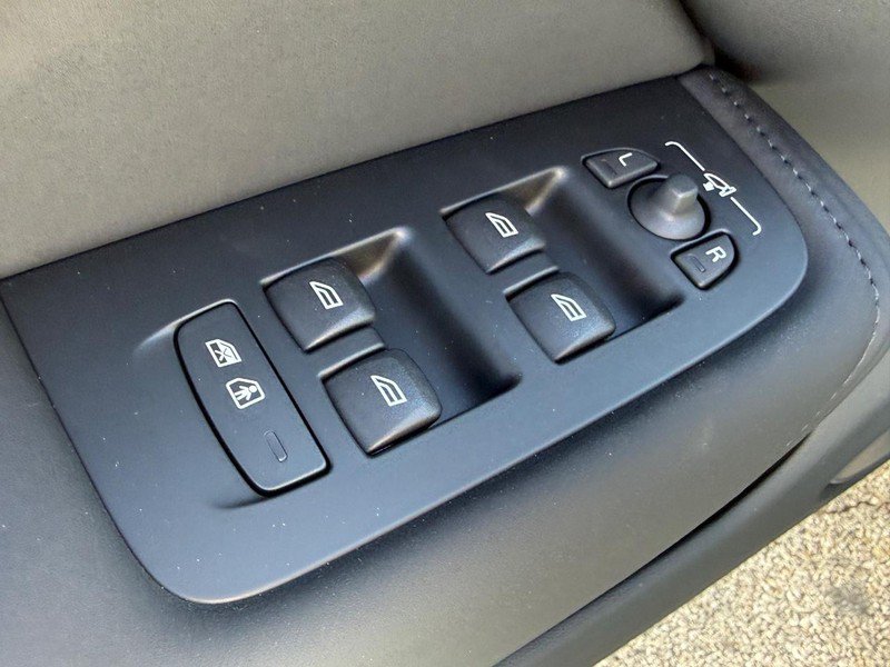 New 2027 Volvo XC60 T8 Plus AWD/4WD image 9